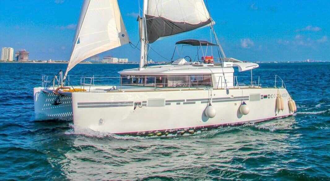 Lagoon 450 luxury sailing catamaran chartered in Cancun