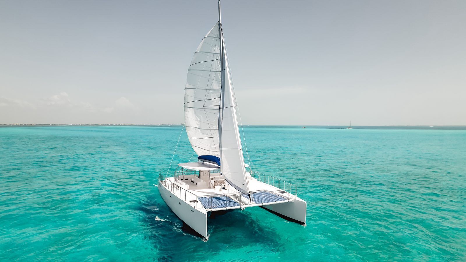 Sailing catamaran chartered privately in Cancun heading to Isla Mujeres